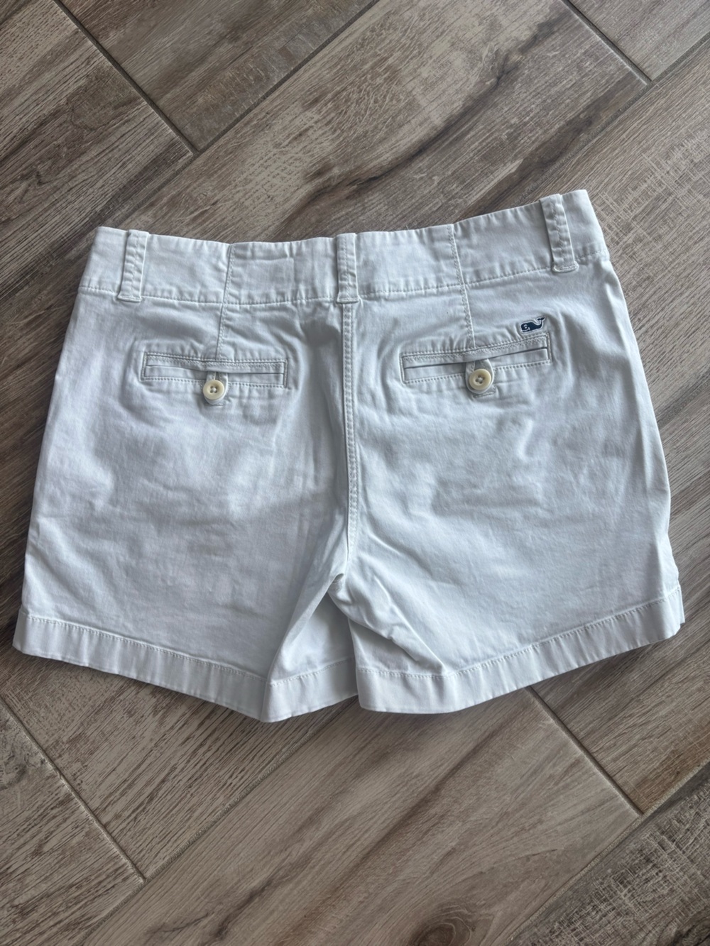 Vineyard Vines light kahaki Women's Cotton Bermuda Shorts great condition - Picture 3 of 7